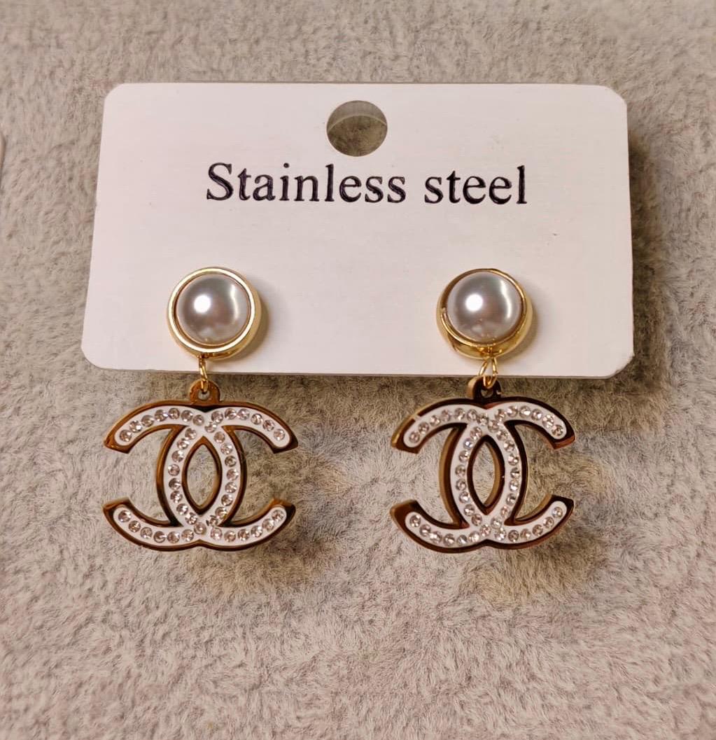 Pearl and strass pendant earrings