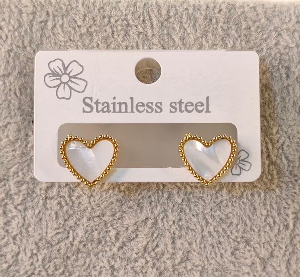 whit heart earrings